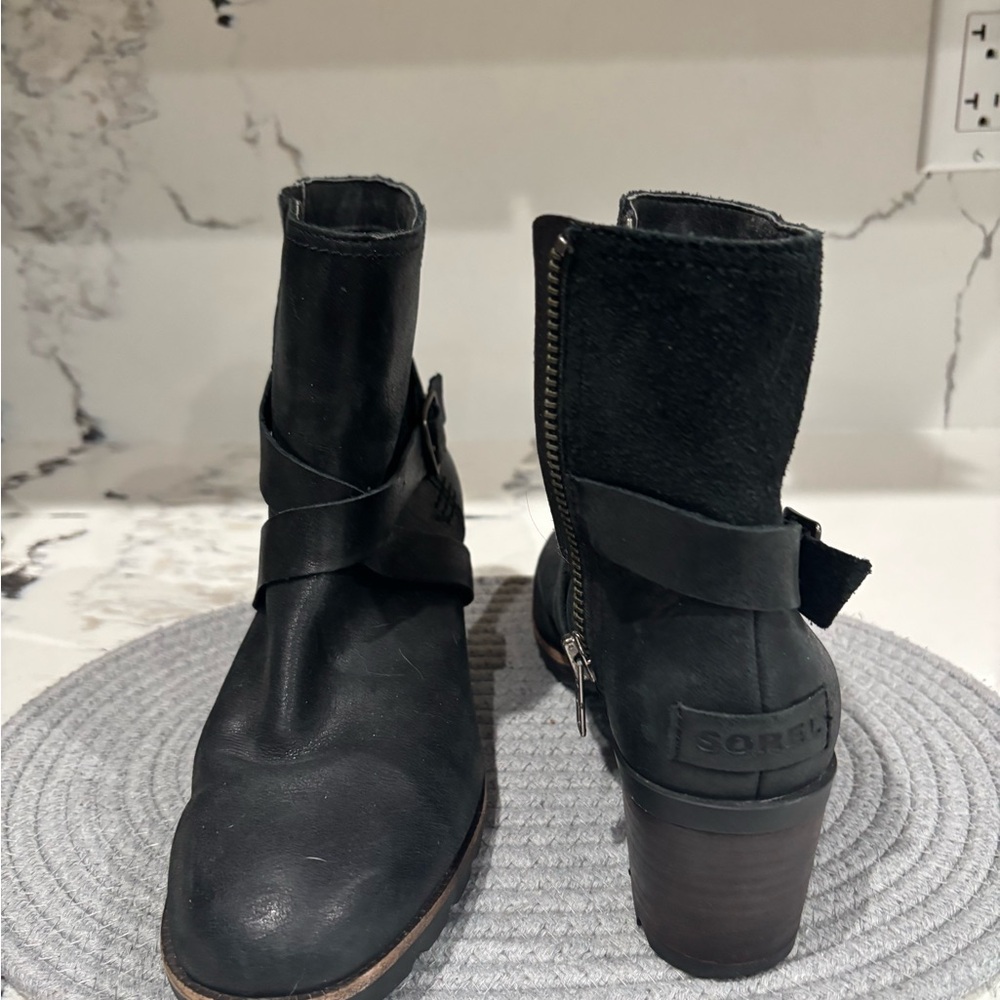 Sorel Black Ankle Booties with Zipper and buckle